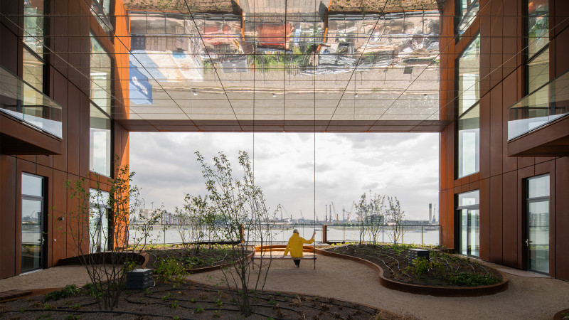 1919 Aiste Rakauskaite Maasvenster Swing