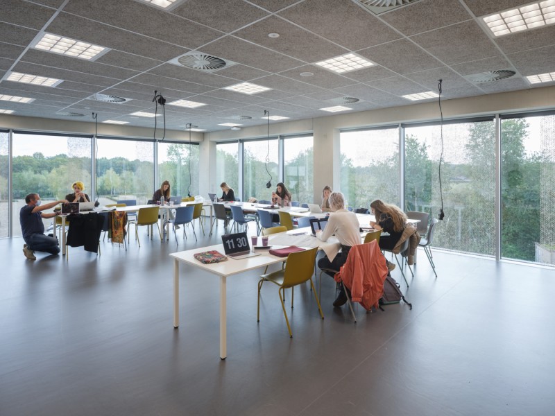 24 Fontys Tilburg Ossip 210406 145456