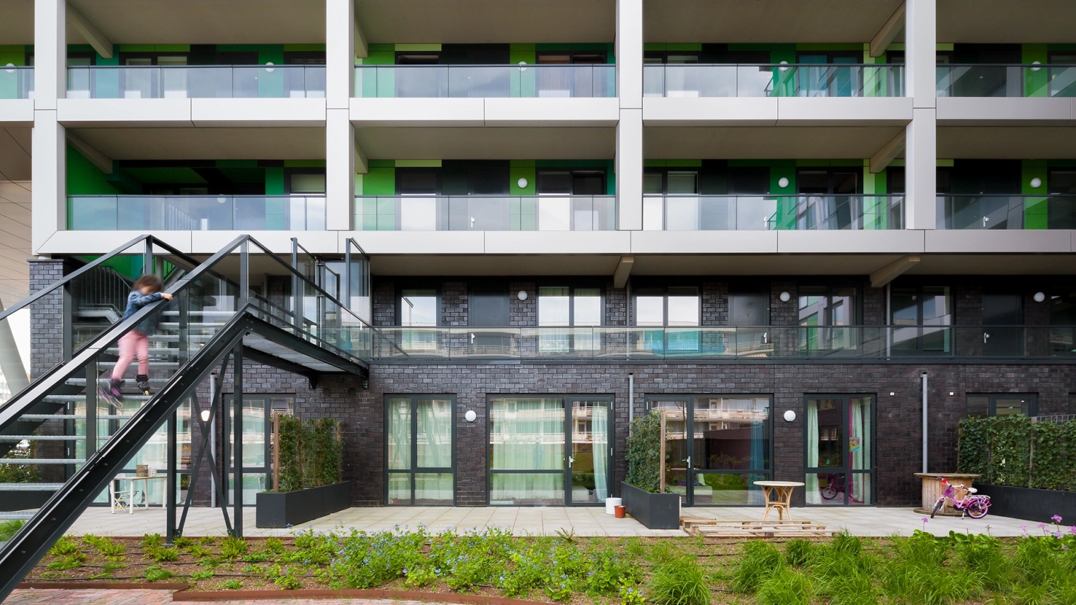 1331 Sonia Arrepia t Woud T web 11