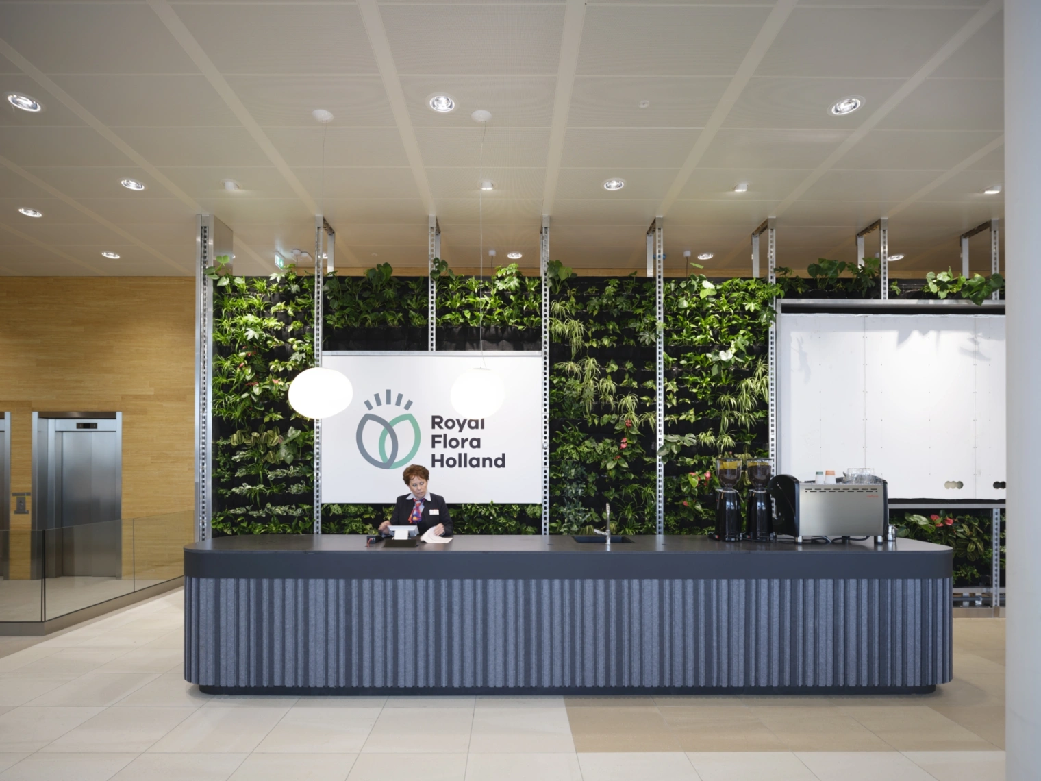 13 Royal Flora Holland Ossip 210406 160542