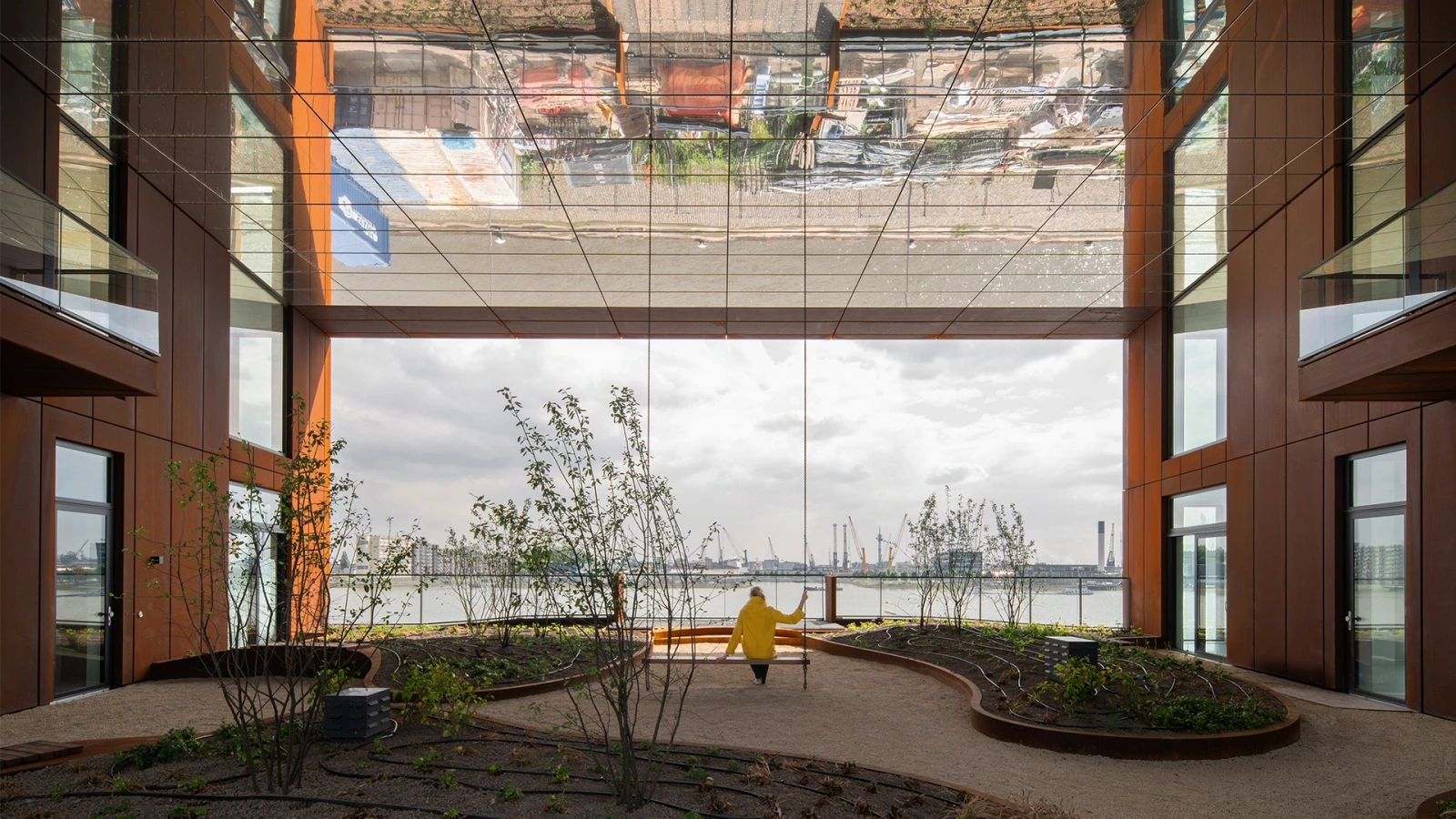 1919 Aiste Rakauskaite Maasvenster Swing