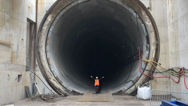 AB in Rdamse baan tunnel bouw